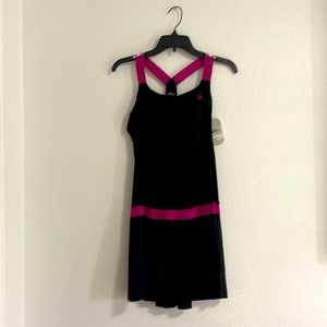 Wilson women’s tennis tea lawn dress. 06/10 WRA336300 149848 Black/Ripe Rasberry